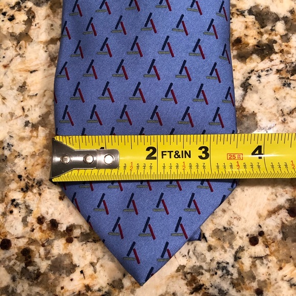 Vineyard Vines neck tie Custom Collection. C3 - Picture 5 of 5